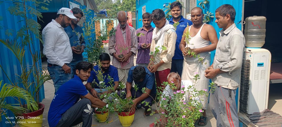 Plantation drive at Tilak Nagar Cluster, near the Night Shelters, as a part of 6 day long, Delhi Slum Festival.

#DelhiHomelessWithDUSIB