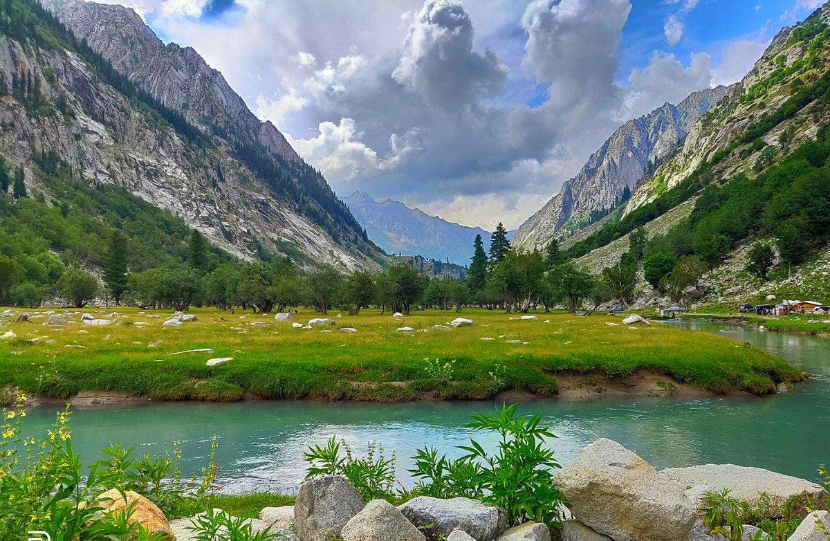 DiscoverpakTv's tweet photo. Natural Gardens of Swat | Shahi Bagh Utror
#NaturalBeauty #gardensoftwitter #Swat #swatpeace #SwatRejectsMilitancy #Swatwantspeace #ShahiBagh #Utror #Pakistani #northern #Pakistan #DiscoverPakistan https://t.co/n5n0l2Rm8b
