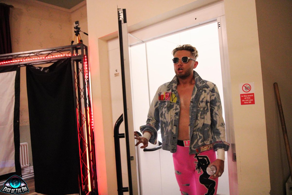 I hear this is the moment <a href="/lance_revera/">👑 𝓛𝓪𝓷𝓬𝓮 𝓡𝓮𝓿𝓮𝓻𝓪 👑</a> realised he wasn’t on Take me out when he got out of that lift