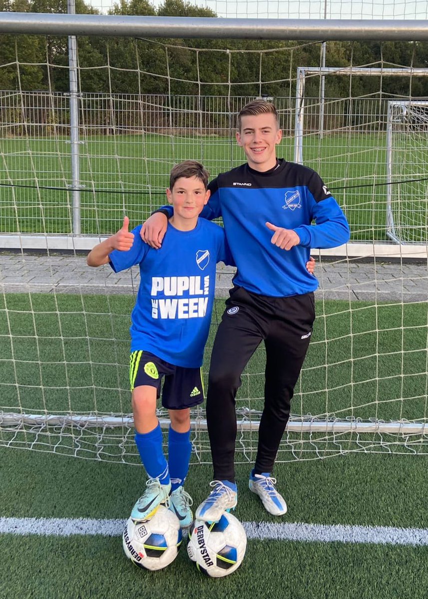 Mooi nieuws! 💙

Na Bram Dries zijn er nog 2 jeugdspelers niet onopgemerkt zijn gebleven. Daris Eco (JO12) en Tycho Kooistra (JO17) zijn uitgenodigd om een aantal activiteiten te volgen binnen de jeugdopleiding van <a href="/FC_Emmen/">FC Emmen</a>. 

Lees meer: asserboys.nl/25-statisch/16…
