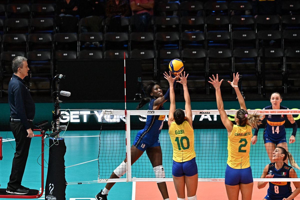 SARÀ ITALIA-BRASILE LA SEMIFINALE MONDIALE 🇮🇹🇧🇷
📅 Giovedì 13 ottobre alle 20, Apeldoorn (Olanda)
La nazionale azzurra cerca il riscatto contro le verde-oro, l'unica squadra che ha fermato l'Italia nella sua scia positiva di vittorie.
Riuscirà nell'impresa? 🔥
#WWCH2022 #mondiali