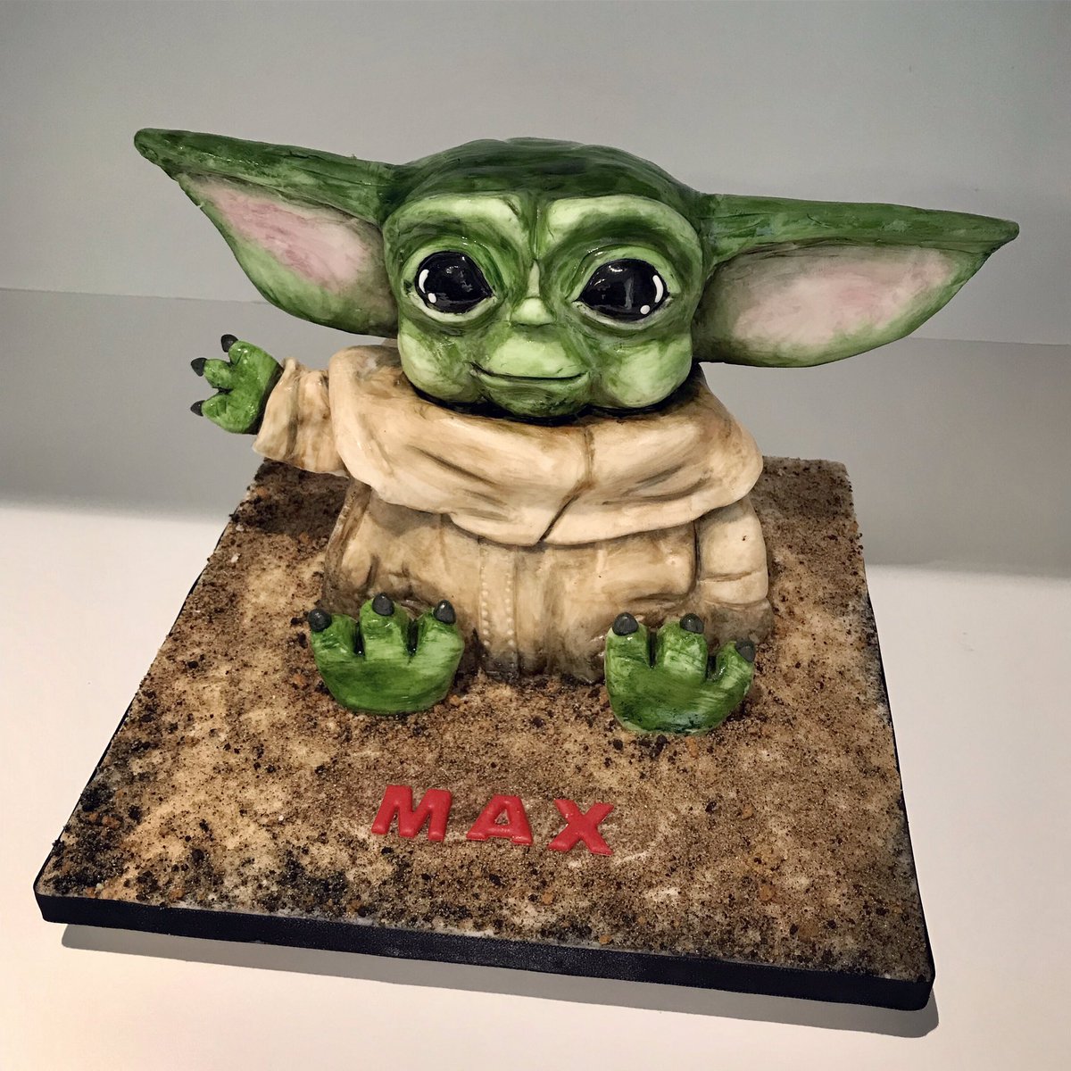 May the force be with you ….. #cake #starwars #edibleart