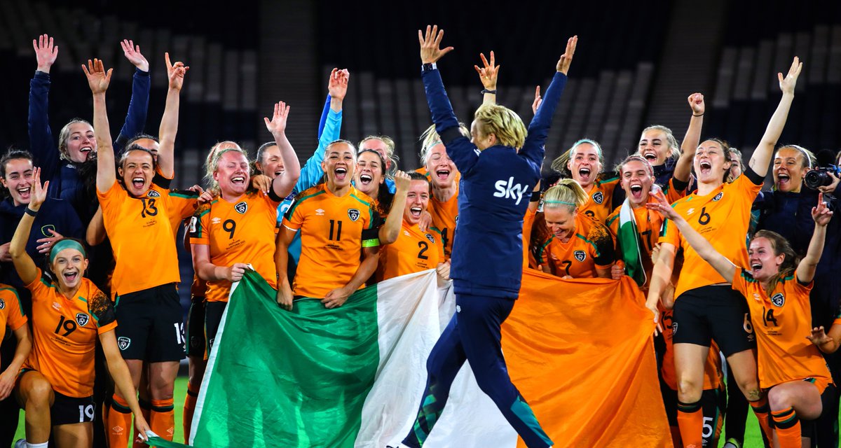 What a picture, what a team 💪

A night that will go down in history 🇮🇪

#COYGIG <a href="/FAIreland/">FAIreland</a>