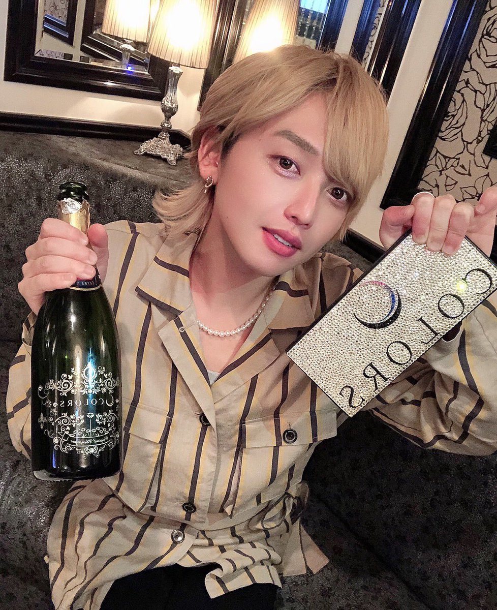 toa_kinzishi's tweet photo. わがままを聞いてくれた姫に感謝です🥲

初シャンの初ラスは狙ってました🌟

よいしょぉぉぉおお‼️

#ホスト　#名古屋　#栄　#女子大
#COLORS #COLORS本店
#DEEPCOLORS
#COLORSGROUP
#カラーズ本店
#シャンパン　#ブランデー #イケメン
#すすきの　#歌舞伎　#酒飲み https://t.co/xi5sRMg21g