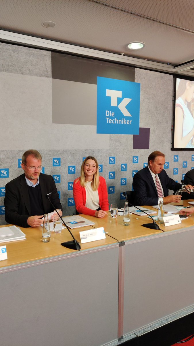 Heute PK mit <a href="/no_cybermobbing/">Bündnis_Cybermobbing</a> und <a href="/DieTechniker/">Die Techniker</a> zur neuen Cybermobbing-Studie. Wir freuen uns, dass Henni von <a href="/krisenchat/">krisenchat</a> als Expertinnen-Stimme aus den Erfahrungen aus der Beratung erzählen kann.