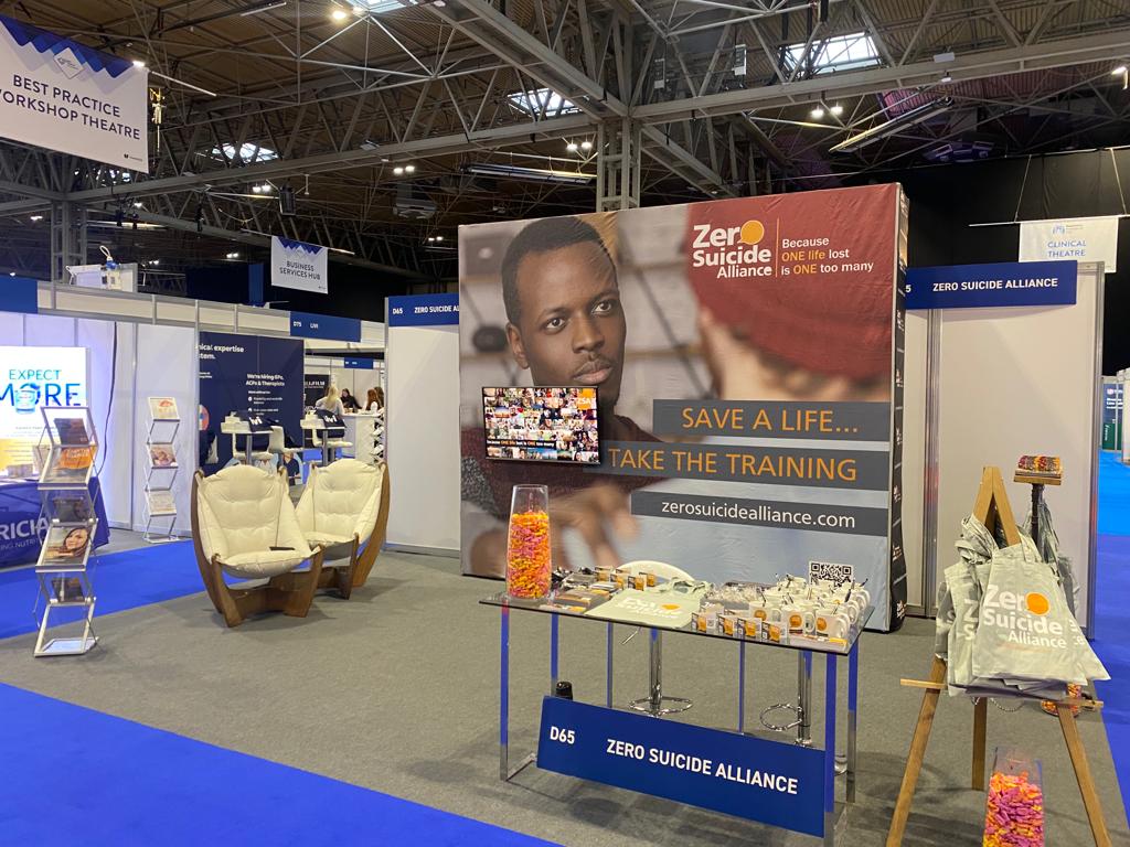 Zer0Suicide's tweet photo. We're exhibiting at the @BestPracticeUK show at #Birmingham #NEC today to help spread the word about our FREE online #SuicideAwareness training and resources 💛

If you're attending, make sure you come and say hello to us on stand D65 👋

#BestPracticeShow https://t.co/GPwcVQ4WMf