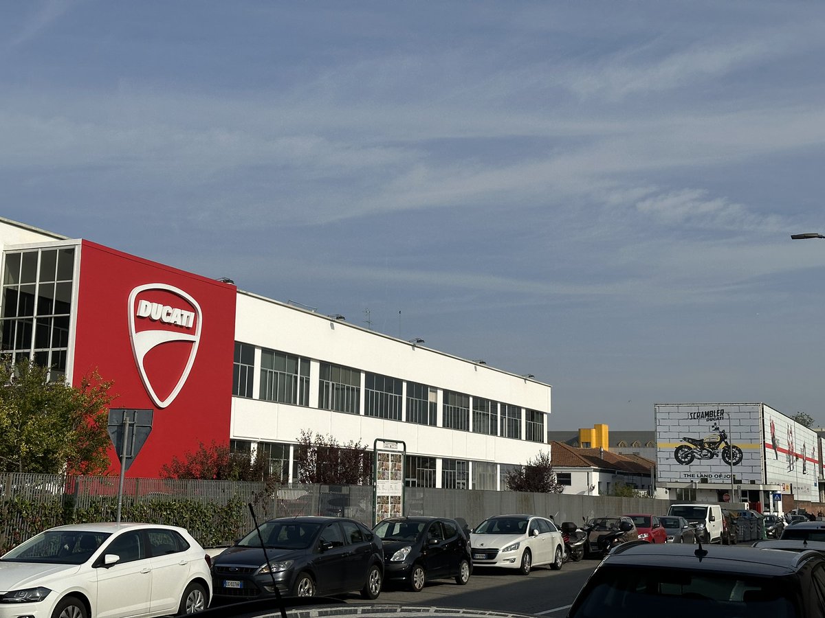 lgentilini's tweet photo. All day in bologna @DucatiMotor museum, business event https://t.co/MOvEBg82of