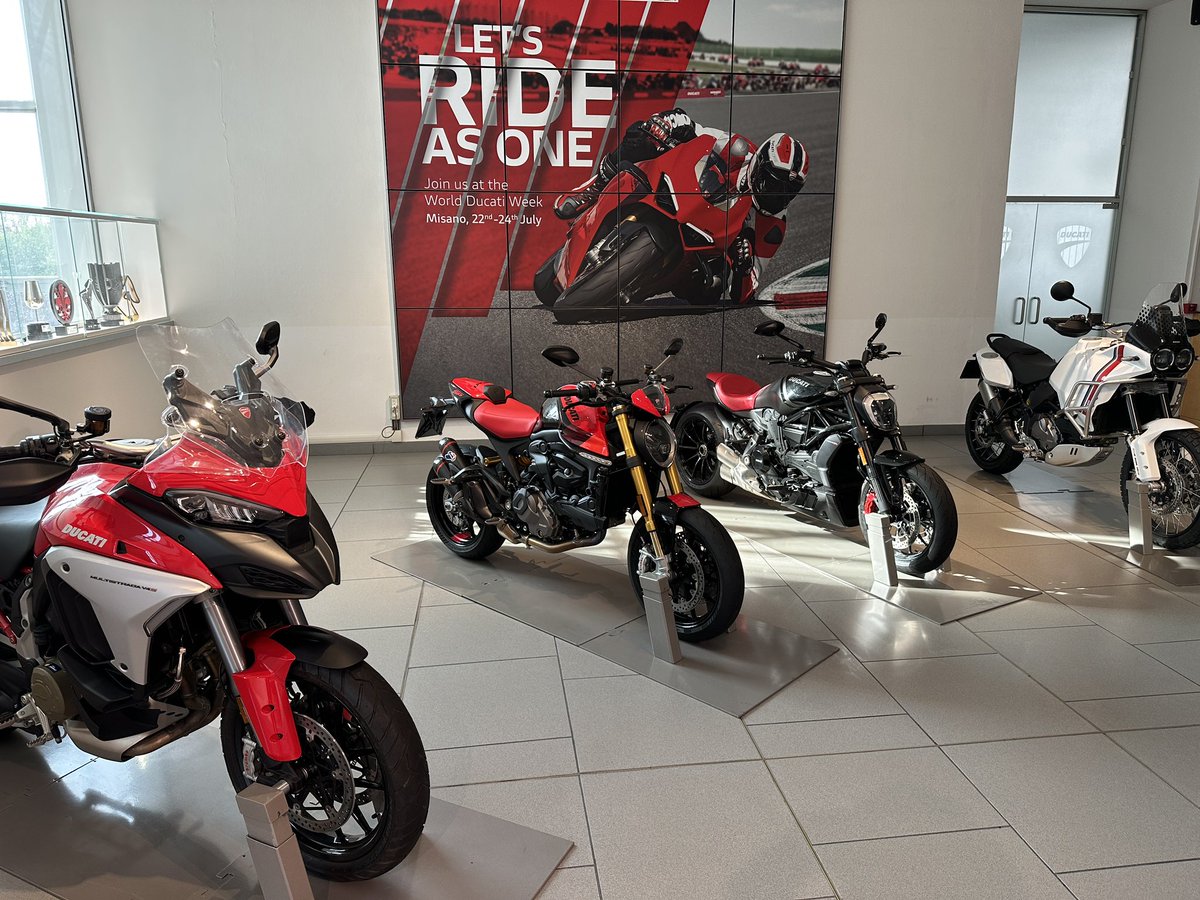 lgentilini's tweet photo. All day in bologna @DucatiMotor museum, business event https://t.co/MOvEBg82of