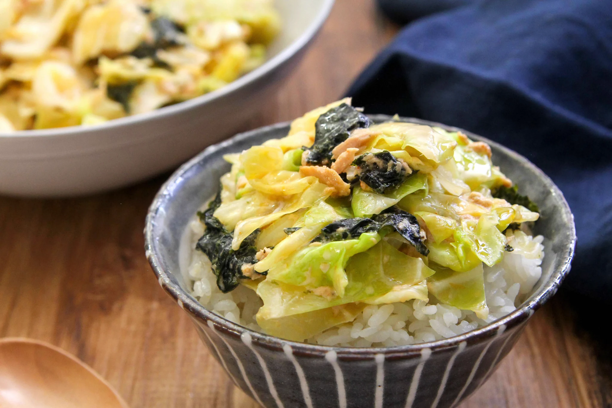 ご飯が進む&おつまみにも最高？！電子レンジで作れる簡単「キャベツ」レシピ！