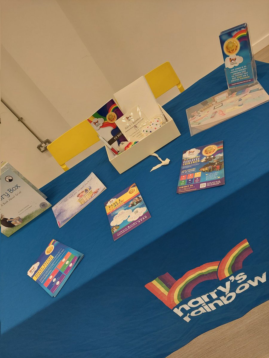 RachelSalmon81's tweet photo. Out in the community at Grovesnor Shopping Centre for #BabyLossAwarenessWeek spreading awareness of the support available. #babyloss https://t.co/8gGpSh46uG