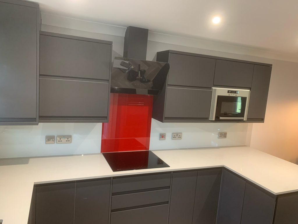 uaglassltd's tweet photo. 🔴⚪️ This customer opted for 2 different colours for their splashbacks ~ the results are stunning! ⚪️🔴 #glasssplashbacks #glass #kitchendesign #kitchengoals #kitchensplashback #interiordesignideas #kitchengoals #uaglass https://t.co/8zCYcI0D8r