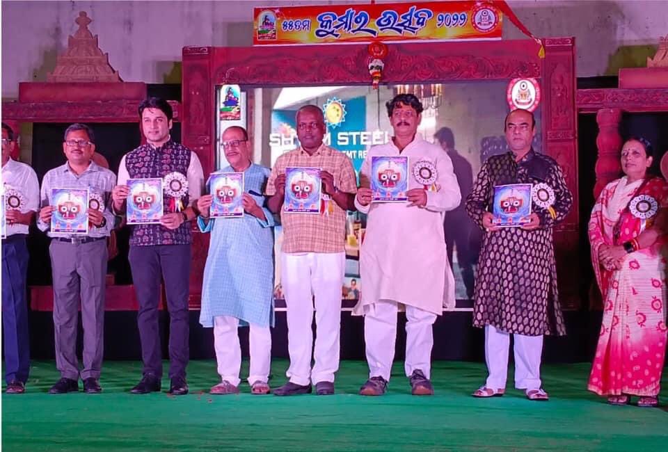 IamAkashDNayak's tweet photo. ପୁରୀରେ ଅନୁଷ୍ଠିତ ୫୫ତମ କୁମାର ଉତ୍ସବରେ ଯୋଗ ଦେଇଥିଲି। ଏହି ଅବସରରେ ସଂସ୍କୃତି କ୍ଷେତ୍ରରେ ଗୁରୁତ୍ବପୂର୍ଣ୍ଣ ଅବଦାନ ରଖୁଥିବା ବିଶିଷ୍ଟ ବ୍ୟକ୍ତିବିଶେଷଙ୍କୁ ସମ୍ମାନିତ କରାଯିବା ସହିତ ପ୍ରତିଭାବାନ ଛାତ୍ରଛାତ୍ରୀଙ୍କୁ ପୁରସ୍କୃତ କରାଯାଇଥିଲା। 
#KumarPurnima #KumarUtsav #Puri https://t.co/hw2DkWb7s5