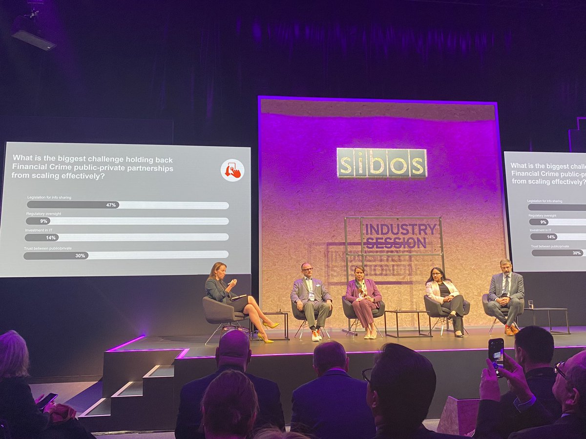 IngevanDijk7's tweet photo. #sibos2022  industry and regulators stand together, fighting #cybercrime and money laundering collectively! 🙏 Fiona van Echelpoel  go far go together 🙏  Good to see @ING_news @Barclays comitte. So is @DNB_NL ! https://t.co/IuldFgGq9b