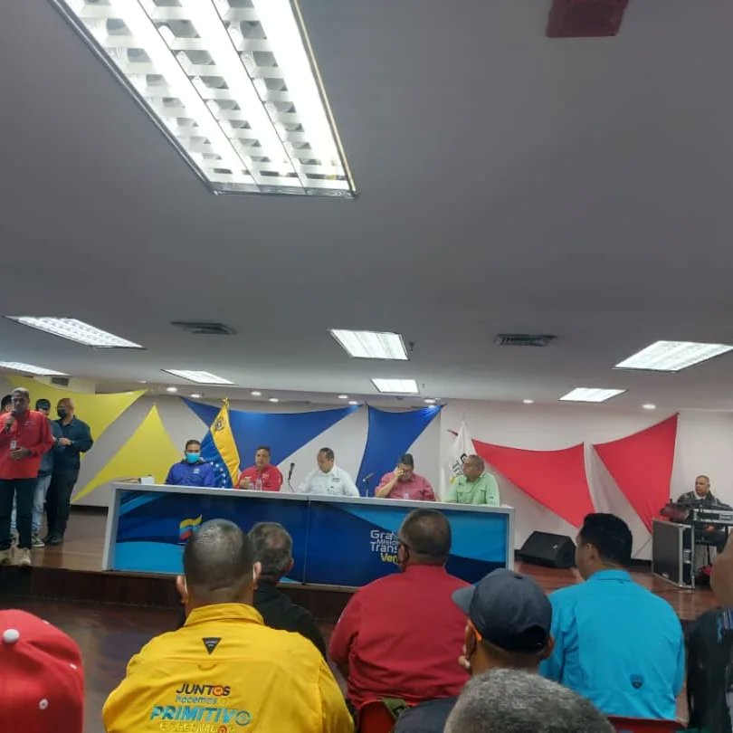 prensagobdeltaa's tweet photo. #Noticias Junto al Ministro del PP para el Transporte, @rvaraguayan en representación de #DeltaAmacuro, el presidente de #Transdelta, participó en una mesa de trabajo para tratar puntos como la operatividad de las unidades. https://t.co/KFnkKGcWGn