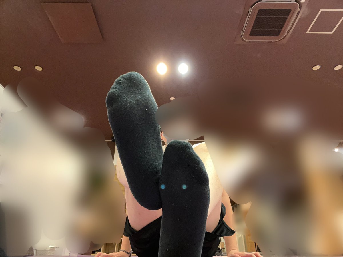 toraashiS's tweet photo. や��ぱ黒靴下はエロいなぁー🧦

#足フェチ　#靴下　#ジム https://t.co/tTU7PTzUnW