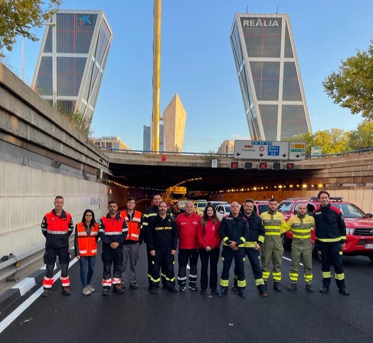 gesplansa's tweet photo. #EIRIF | 📌Los Equipos de Intervención y Refuerzo en Incendios Forestales participan hoy, 12 de octubre, en el desfile con motivo del Día de la Hispanidad.❗De esta manera se pone en valor su trabajo en la extinción de incendios y el proceso eruptivo de La Palma.¡Enhorabuena! https://t.co/WRZhTmRCZ6