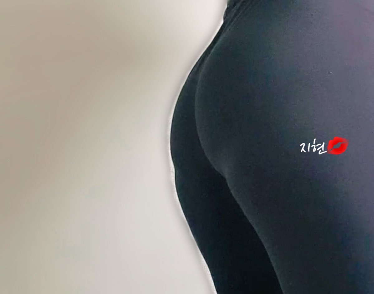 새로 산 팬티 요따구..
티팬티도 아니고 엉덩이 반을 갈라놓네..
사이즈가 얼마나 잘못 나온거냐