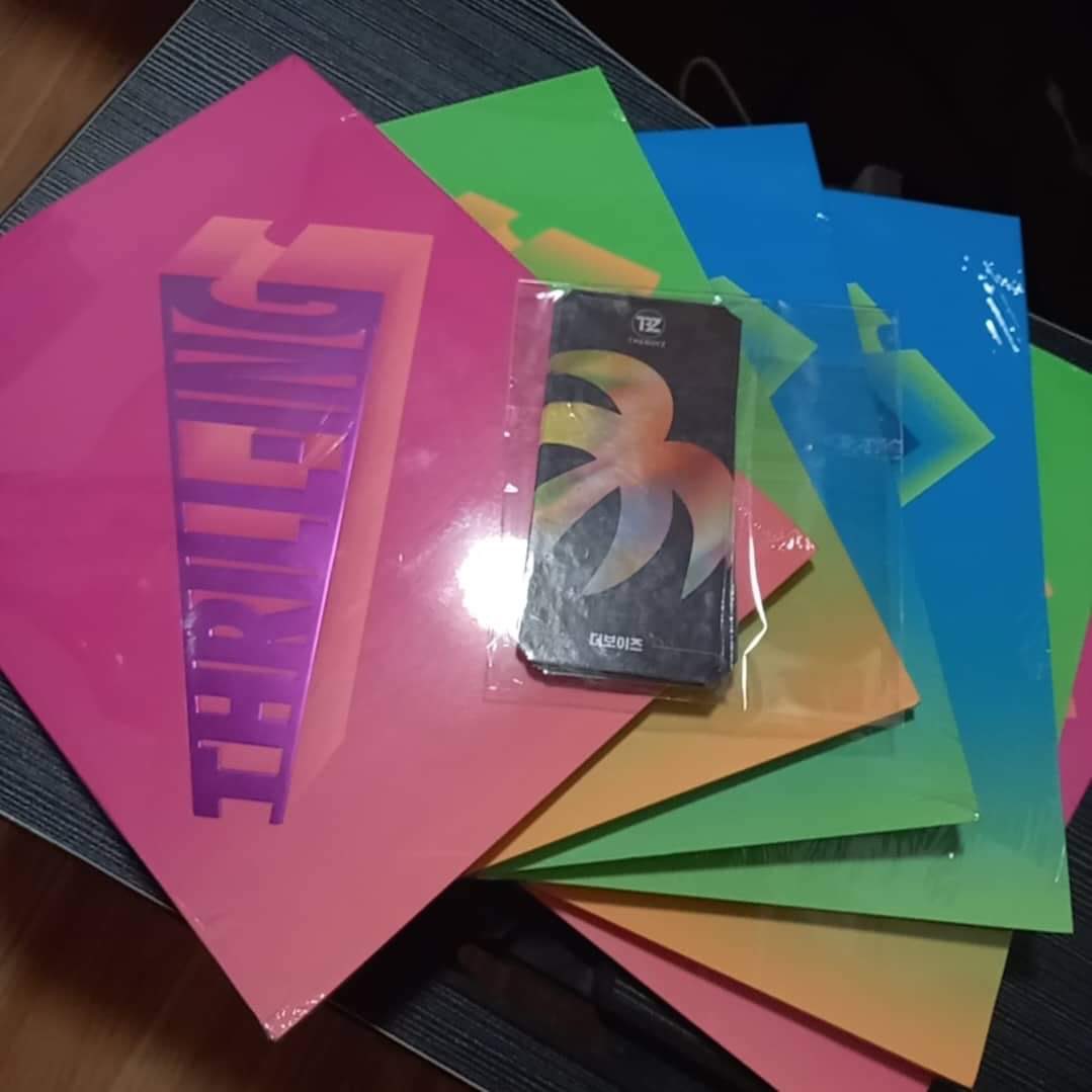 hoshi4furries's tweet photo. hii dumating na po in very safe condi yung 2 sets of thrill ing albums namin 🫶 sobrang saya po nag unbox kami sabay and sobrangs sparks ng pulls pati nung freebies HAHAHA THANK YOU POO ☺️ 

#thxjcobi @jcobicart ♡ https://t.co/Y1Gp57ZgQn