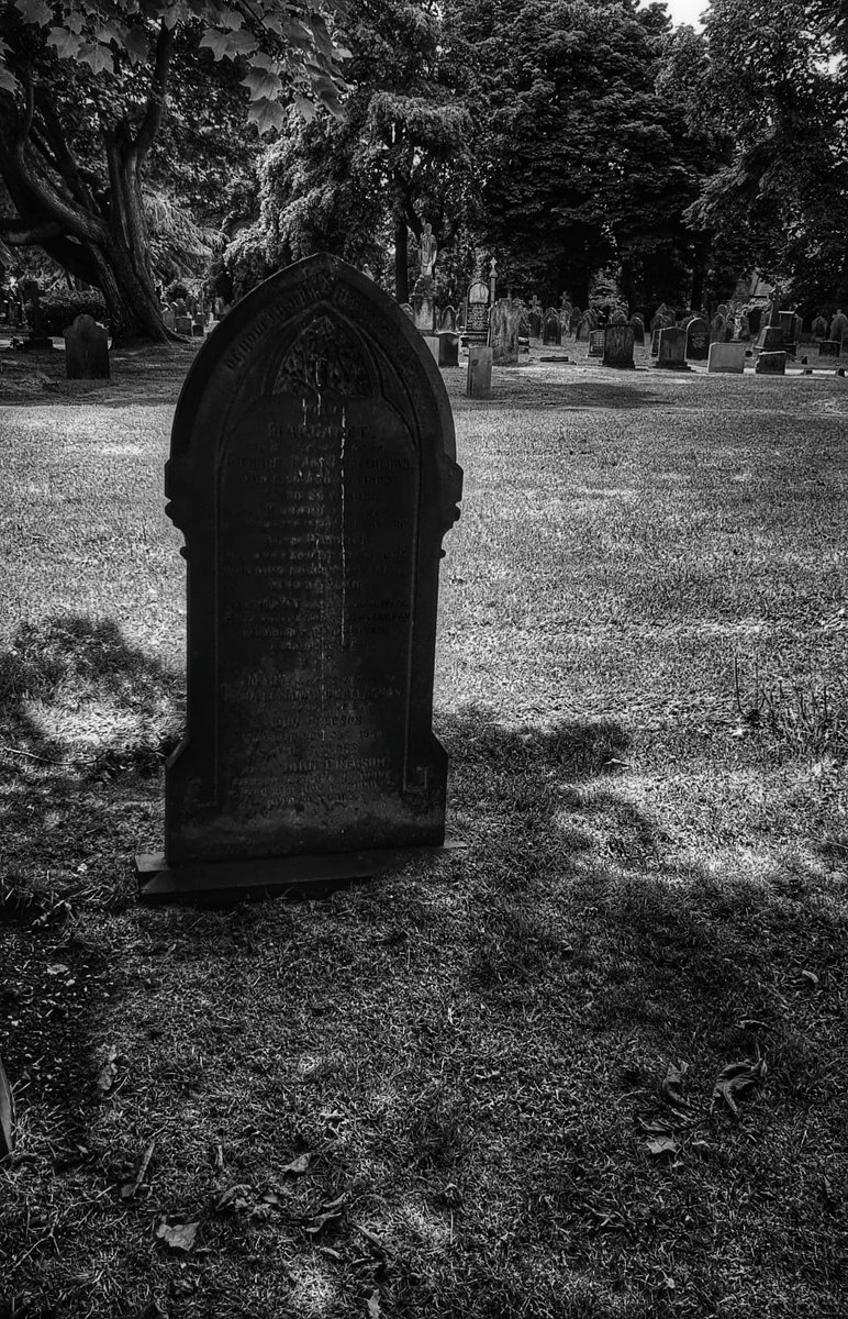 joymarie_h's tweet photo. #bnwphotography #bnwmood #bnwchurch #oldgraveyard #oldruins https://t.co/h56DzFBeZV