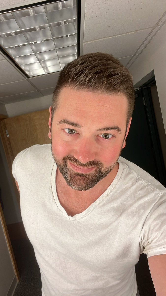 markchartertv's tweet photo. Woke up to a stress dream about not being able to style my hair for the show. Hmmm… have I been in TV news too long?? #amnewsers https://t.co/QjjfmdVDmP