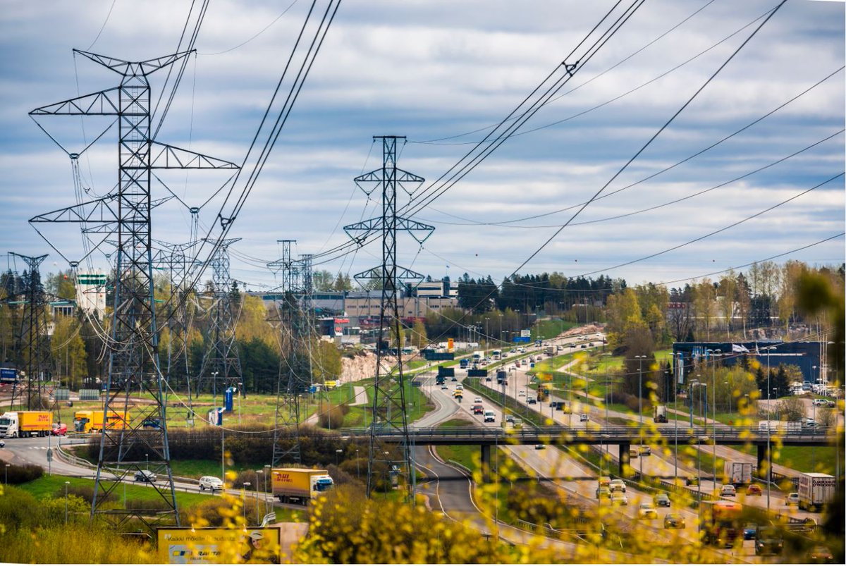 Fingrid käyttää pullonkaulatuottoja kohonneiden kustannusten kattamiseen. 
Jätämme myös perimättä joulukuun kantaverkkomaksut ja suunnitelmien mukaan 6 kk:n osalta myös vuonna 2023. Tämä alentaa merkittävästi kantaverkkoasiakkaiden nykyisiä maksuja. 

fingrid.fi/ajankohtaista/…