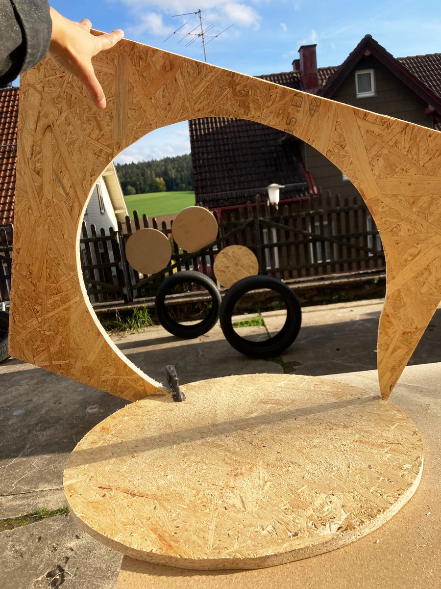 On wheels to Freiburg – Construction in action to be ready for FAF. See you this weekend @ #freiburgartfair

Monument to Boredom series: Combination with Repetition, 2014, photograph, 66 x 100 cm, ed. 5 + 1 AP

#boredom #monument #sculpture #photography #wheel #freiburg