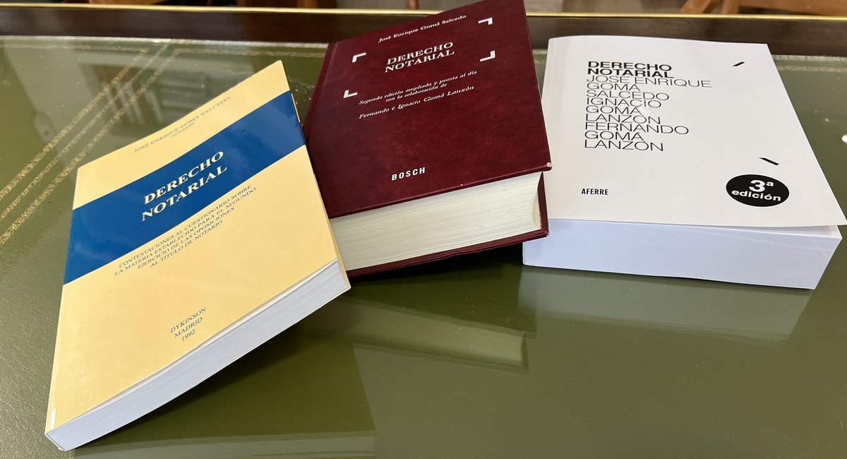 Este libro lo inició nuestro padre cuando se decidió a preparar el programa de Notarial para Fernando. En 2010 hicimos una 2ª edición los tres de 600 páginas y la 3ª, ya solo los dos con más de 700.