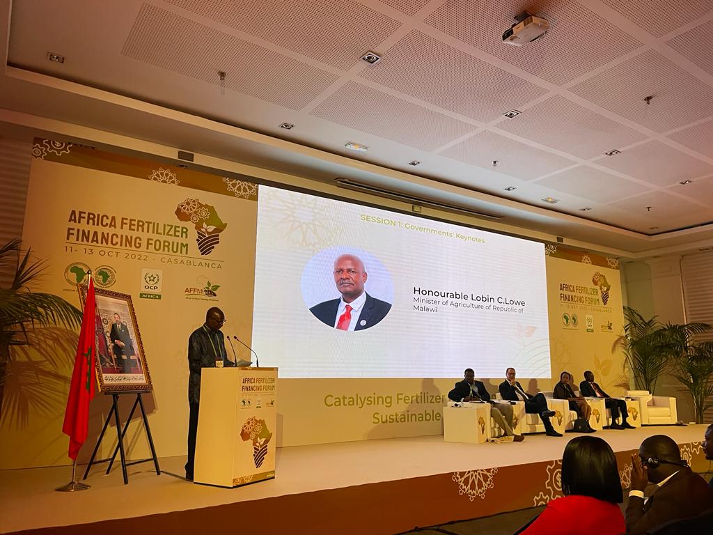 afriqom's tweet photo. “The situation is delicate. We need to secure food for a continuously growing population. In my country, 80% of the population is composed of farmers, meaning they need fertilizers." Honorable Lobin Lowe, Minister of Agriculture of Republic of Malawi https://t.co/8sud1DkAcs