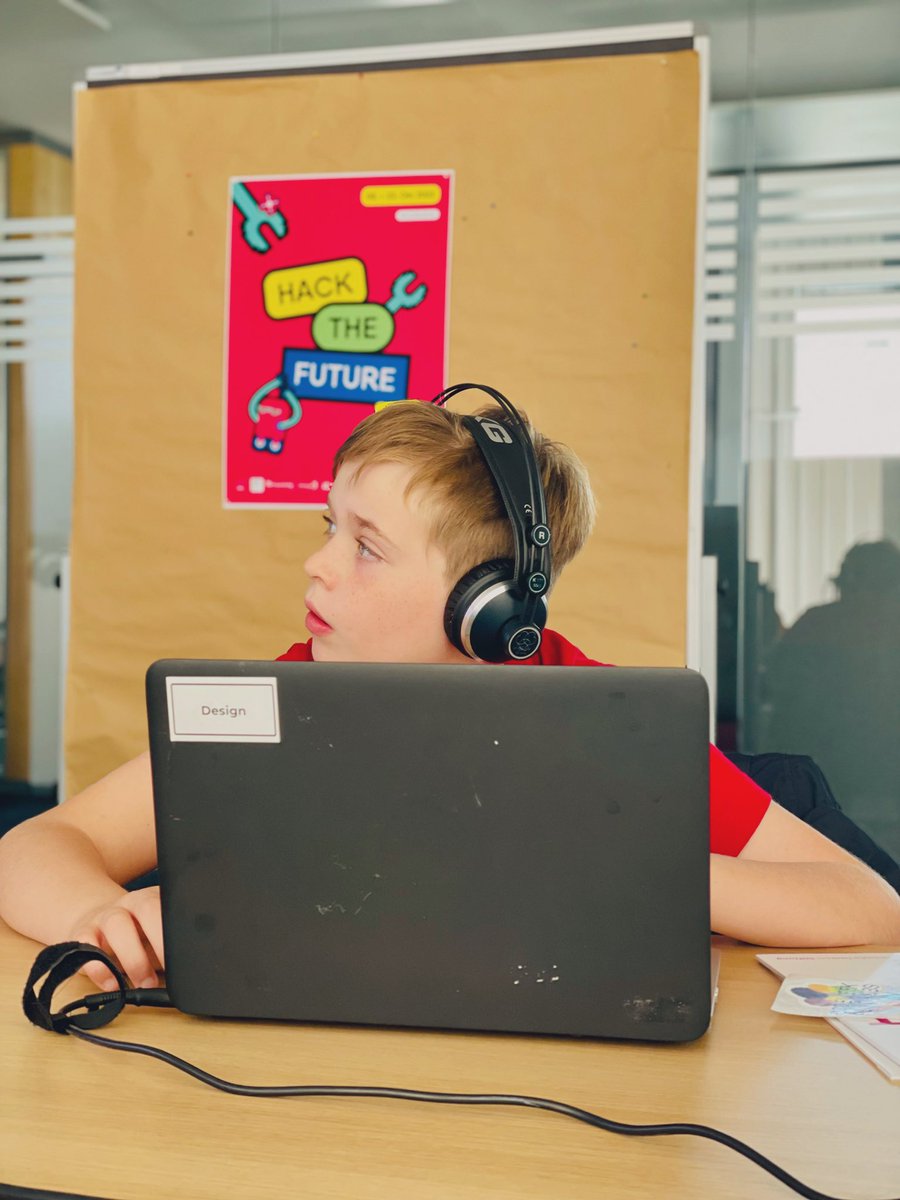 codeweekbonn's tweet image. Wie kann man mit Computersoftware Sounds und sogar ganze Musikstücke produzieren? 🧑🏽‍💻👩‍💻🎧🎹 Das Zauberwort lautet #Livecoding. Bei unserem #Codeweek Workshop „Der Computer als Musikinstrument“ lernen Jugendliche, wie das funktioniert. 

Mehr Workshops: 👉bonn.codeweek.de