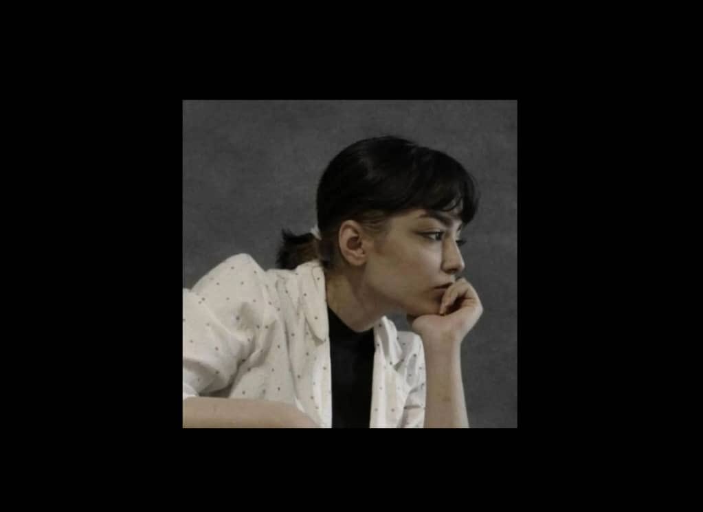 zhostudio's tweet image. #NikaShakarami is a representation of thousands of Iranian protesters fighting with their bare hands against the dictator’s bullets, demanding their freedom and simplest rights. It was our duty to keep her memory alive by making this artwork.