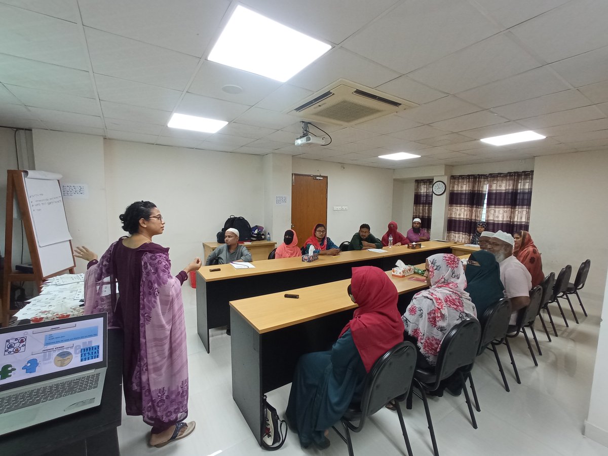 Day 2 of @CEI Training of @DiaDem Project, Session on communication, its classification etc. conducted by Sushama Kanan, Research Fellow of @arkfoundation1 
#depression #diabetes #bangladesh #depressionindiabetes #Mentalhealth 
@RumanaHuque @DiaDeM_BD @DiaDeM_NIHR