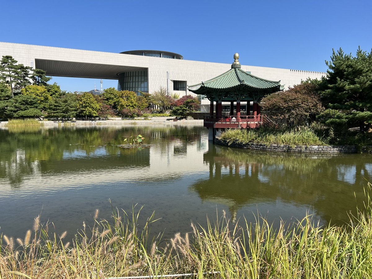 nahnahk2's tweet photo. At the National Musuem of Korea today. It’s free admission and they offer guided tours in several languages. I was the only person in the English tour and my guide was ARMY. She said RM visits frequently. It’s also where BTS did Dear Class of 2020. Beautiful building and grounds. https://t.co/VhXJf5lwUd