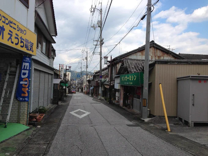 10年前に訪れた赤岡。絵金ゆかりのこの地はレトロという言葉では収まりきらない奥行き感があった。ちょうどこの時高知の美術館で絵金の展覧会やっててそれで赤岡という土地も知ったのよね。  