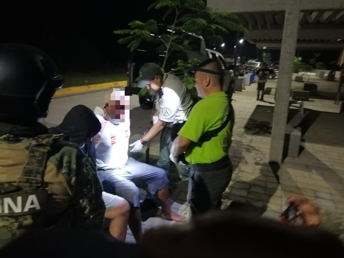 VivirVallarta's tweet photo. Confirma @PCJalisco Que fueron localizados en #PuntaPerula, dos de los cuatro pescadores desaparecidos; informaron que los cuatro se arrojaron al mar para nadar a la orilla, pero fueron separados por una corriente. Continúa la búsqueda de los demás https://t.co/yiPvIxH1Fc