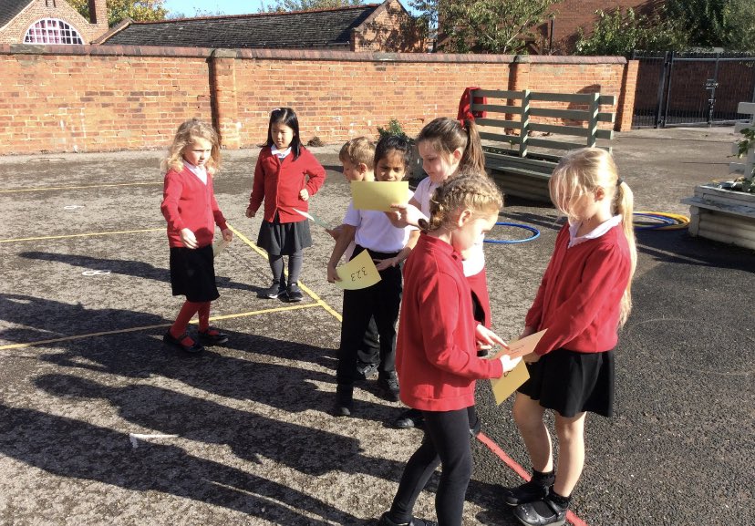 _MrsMac_'s tweet image. Gillygate @HaxbyRoad enjoyed some outdoor maths working as a team to order numbers #HRMaths #MakeMathsFun