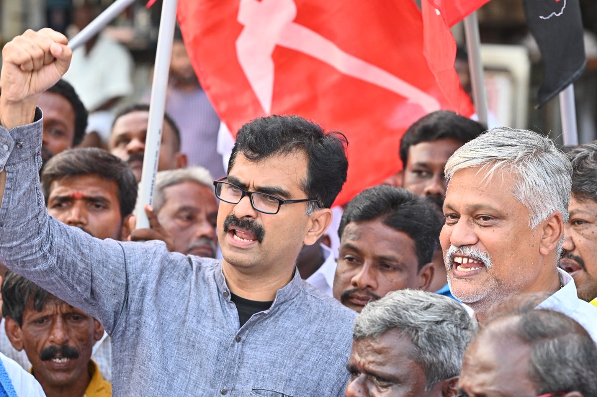 duraivaikooffl's tweet photo. சமூக நல்லிணக்க மனித சங்கிலி அறப்போர்
    
அக்டோபர் - 11 சனாதன சக்திகளை முறியடிக்க ஜனநாயக சக்திகள் ஒருங்கிணைத்த சமூக நல்லிணக்க மனித சங்கிலி அறப்போர் தமிழகம் எங்கும் நடைபெற்றது.
    
நமது இயக்க தந்தை தலைவர் வைகோ அவர்கள் தலைநகர் சென்னையில் பங்கேற்றார்கள். https://t.co/uz2acwywNS