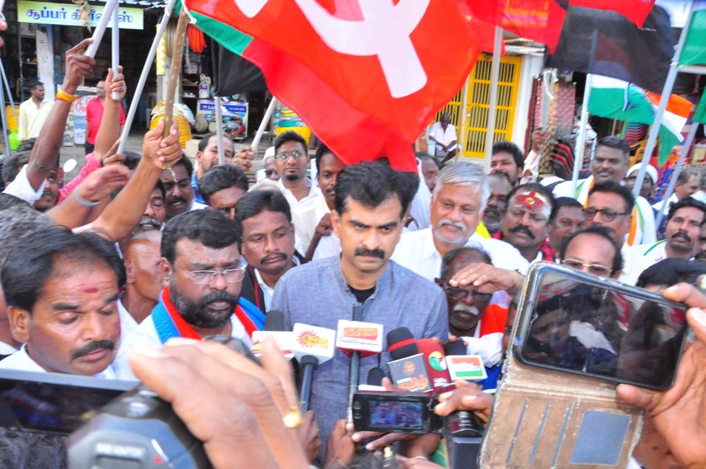 duraivaikooffl's tweet photo. சமூக நல்லிணக்க மனித சங்கிலி அறப்போர்
    
அக்டோபர் - 11 சனாதன சக்திகளை முறியடிக்க ஜனநாயக சக்திகள் ஒருங்கிணைத்த சமூக நல்லிணக்க மனித சங்கிலி அறப்போர் தமிழகம் எங்கும் நடைபெற்றது.
    
நமது இயக்க தந்தை தலைவர் வைகோ அவர்கள் தலைநகர் சென்னையில் பங்கேற்றார்கள். https://t.co/uz2acwywNS