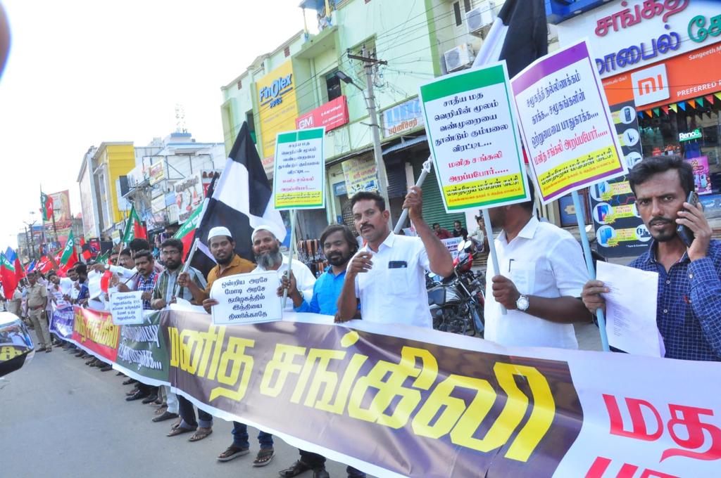 duraivaikooffl's tweet photo. சமூக நல்லிணக்க மனித சங்கிலி அறப்போர்
    
அக்டோபர் - 11 சனாதன சக்திகளை முறியடிக்க ஜனநாயக சக்திகள் ஒருங்கிணைத்த சமூக நல்லிணக்க மனித சங்கிலி அறப்போர் தமிழகம் எங்கும் நடைபெற்றது.
    
நமது இயக்க தந்தை தலைவர் வைகோ அவர்கள் தலைநகர் சென்னையில் பங்கேற்றார்கள். https://t.co/uz2acwywNS