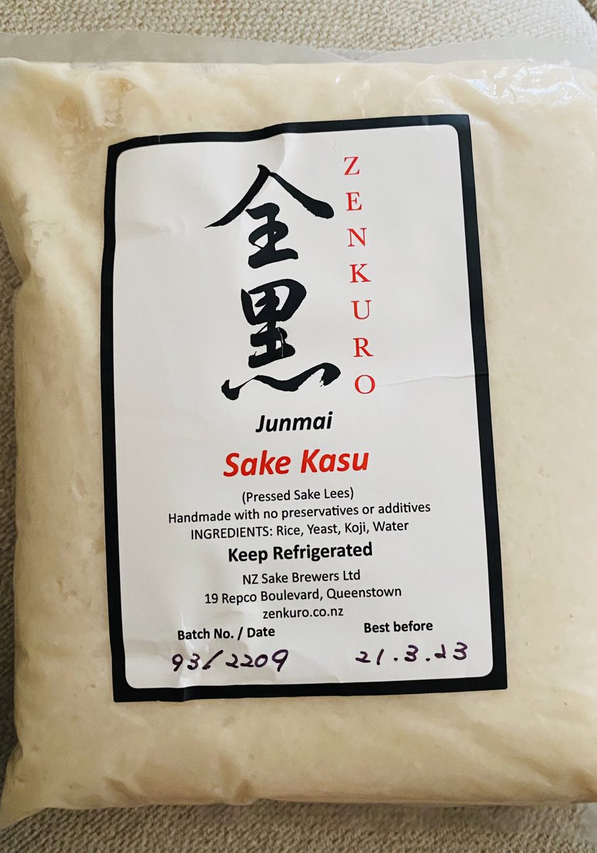 SageRemedy's tweet photo. NZで日本酒を作っている全黒zenkuroさんで酒粕を手に入れました。
これで化粧水作ってプラス酒粕パックをする予定！！目指せ艶肌🙋🏻‍♀️
#zenkuro #sakekasu #酒粕 https://t.co/rCmckJxIRr