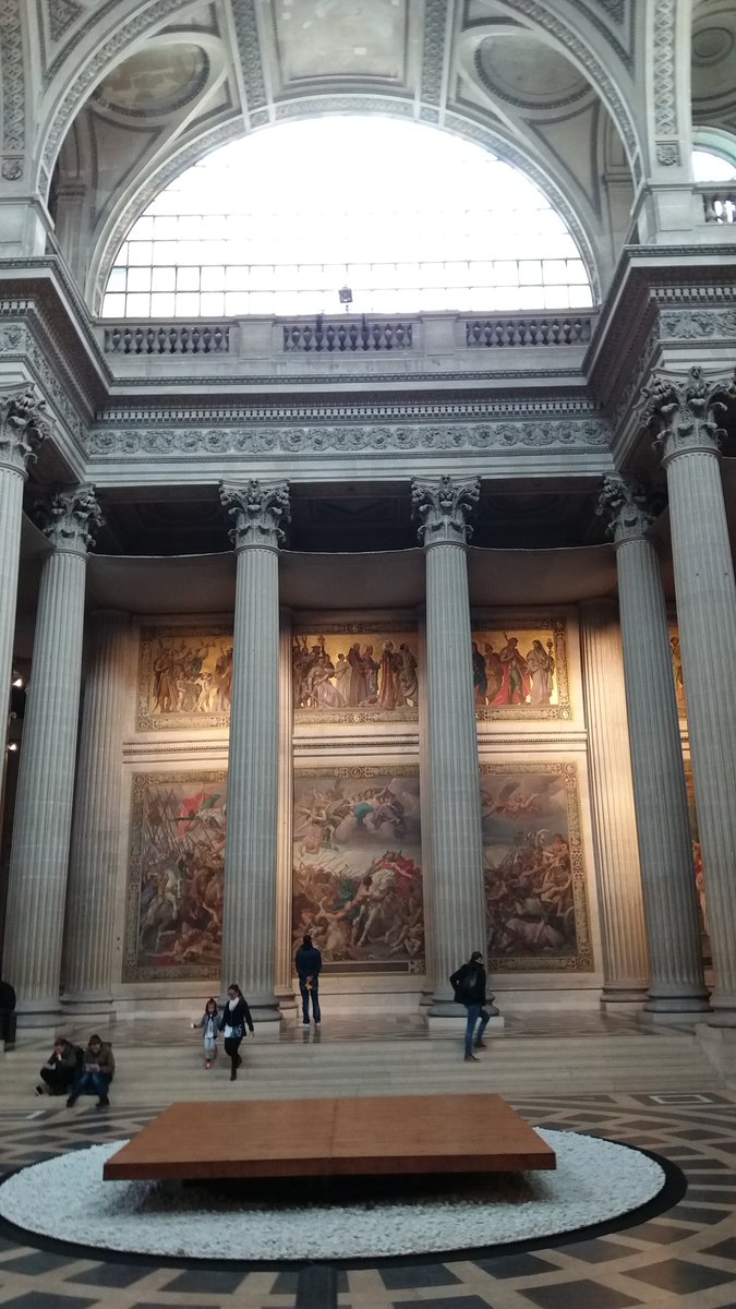 On this 5 years ago, I spent my morning at the Panthéon in Paris admiring its grandeur 😍 This is where physicist Léon Foucault demonstrated the rotation of the Earth by constructing a pendulum beneath the dome 
#HistoryofScience #FoucaultPendulum