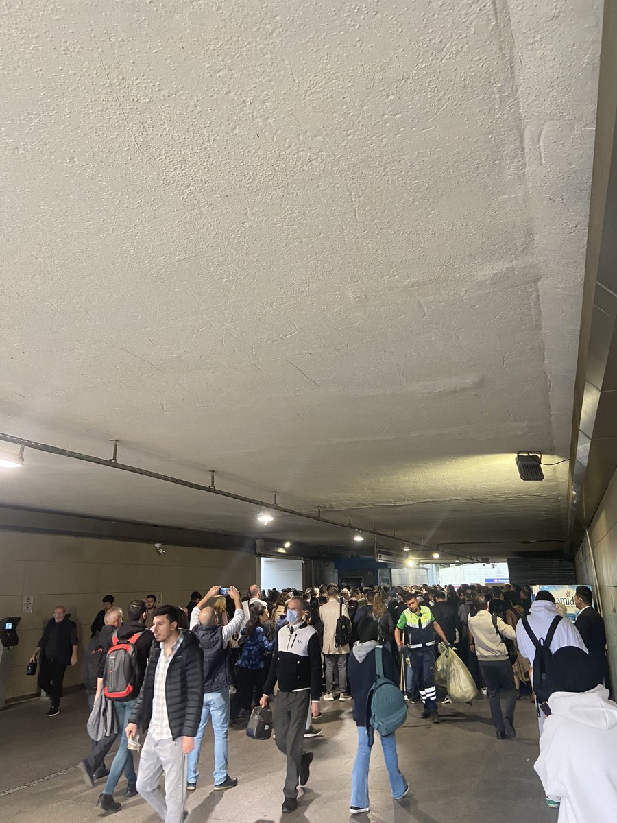 Uzunçayır Metrobüs Durağı <a href="/ekrem_imamoglu/">Ekrem İmamoğlu</a> <a href="/iettdestek/">İETT Destek</a> <a href="/ulasimistanbul/">Ulaşım İstanbul</a> <a href="/ietttr/">İETT</a> #SONDAKIKA