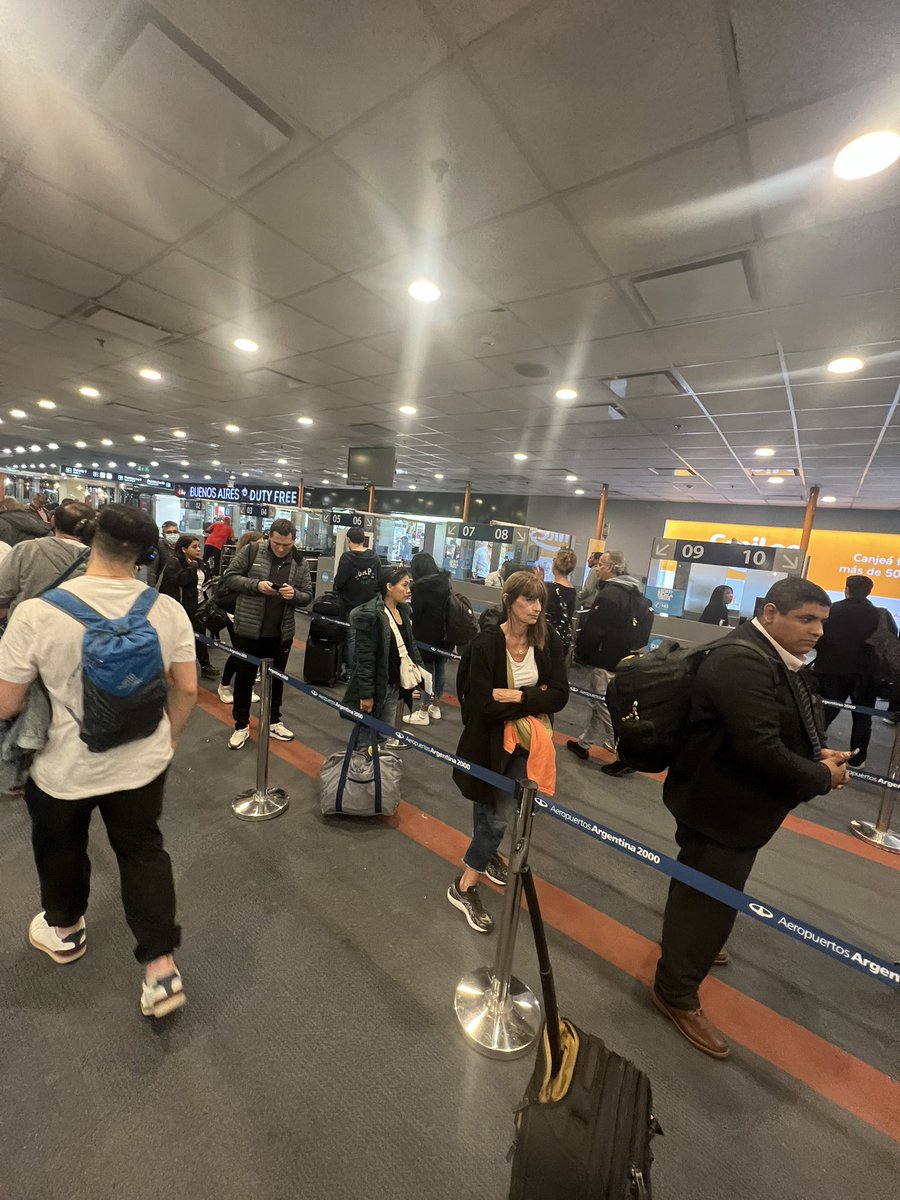 Invertimos un dineral en automatizar migraciones para después no usarlas. 🙄🤦🏼‍♀️ #inviable #ineficienciatotal