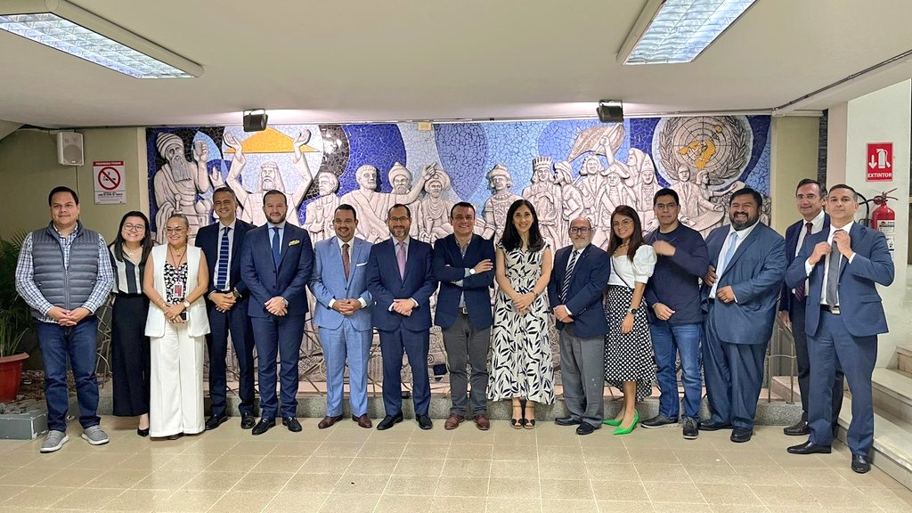 CECERNALC's tweet photo. Gracias a la Facultad de Jurisprudencia de la @ucatolicagye por recibir al Ier Conversatorio sobre Mejora Regulatoria en los Sectores Estratégicos. Panelistas de Colombia, España, México, Perú, Costa Rica y Ecuador compartieron su visión y experiencia con los alumnos. 1/2 https://t.co/0SkZ2RlY2z