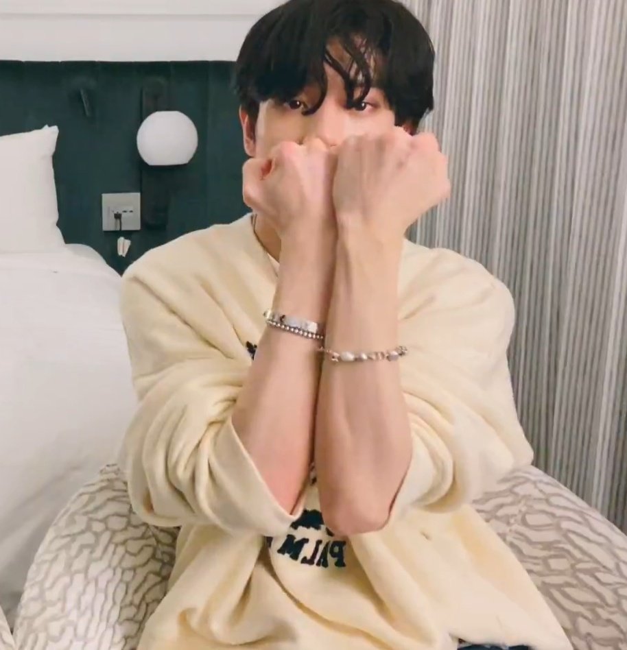 simseunq's tweet photo. dainty dainty dainty 😵‍💫 https://t.co/kSF5QnOsgP