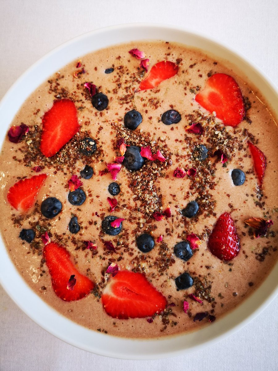 nutrisnapper's tweet photo. A nutrisnapper Cacao Fruit Bowl 😍 indulge yourself #indulge #Foodie #Health #delicious #foodstyling #education #proteinfoods #testicularcancer #blissful #bowlcancer #highcholesterol #tootinglife #boroughmarket #midmorning #music #boxinggym #boxingworkouts #workout #bologna https://t.co/O16cMh7Tkr