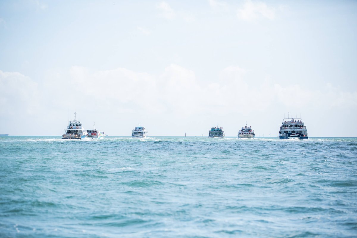 citizensGBR's tweet photo. The 3rd #GreatReefCensus has kicked off, mobilising a makeshift research flotilla to join one of the largest marine citizen science initiatives in the world. We've got all hands on deck to survey the Great Barrier Reef, filling crucial data gaps for scientists and reef managers! https://t.co/dWrWgtk1x4