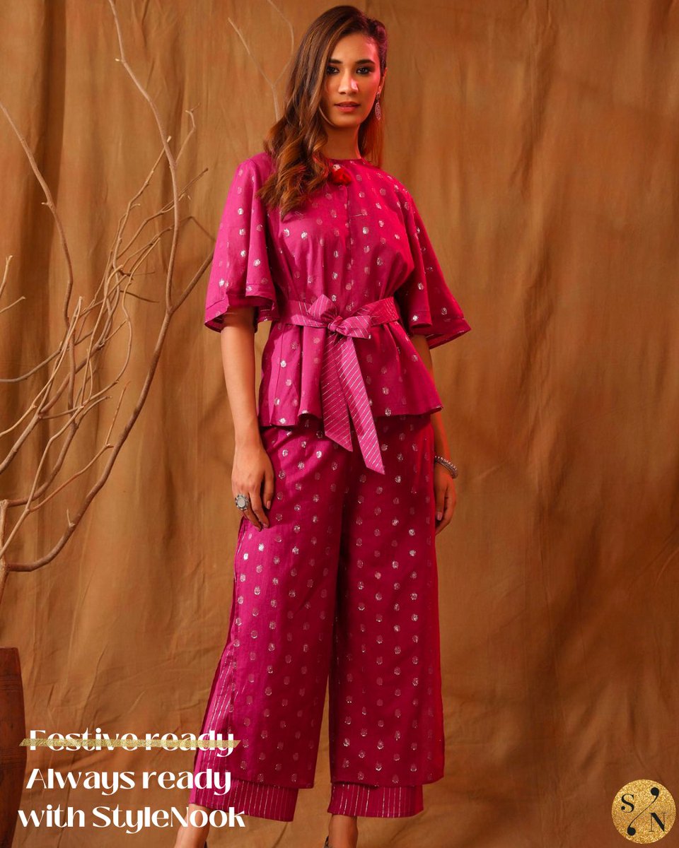 Style_Nook's tweet photo. Crushing over Ranveer's Valentino lewks! It's time you got on the Barbiecore trend! We're sold! 💓💓💓
#stylenook #barbiecore #barbiecorefashion #festivelookbook #fashionstylingservice #festiveoutfitinspo #diwalioutfitideas #fashiongoals #barbiecoretrend @truebrowns_tB https://t.co/nxD7lKHyRd