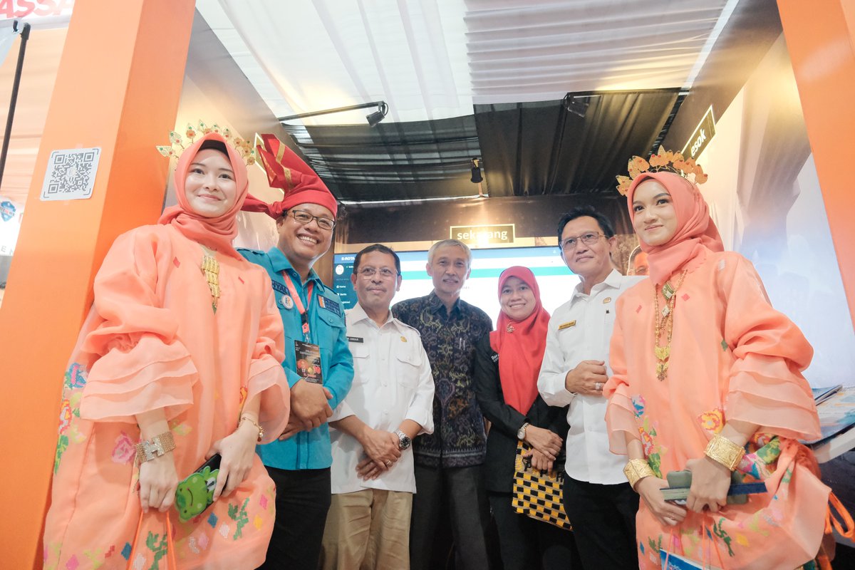 SetwanDPRDMks's tweet photo. Sekwan DPRD Makassar, H. Dahyal mempresentasikan Aplikasi Erota dalam kegiatan Pameran dan Seminar Inovasi Proyek Perubahan PKN II Angkatan X. Rabu, 12/10/2022 di PusLatBang LAN Kota Makassar https://t.co/1Kx4KUq6xg