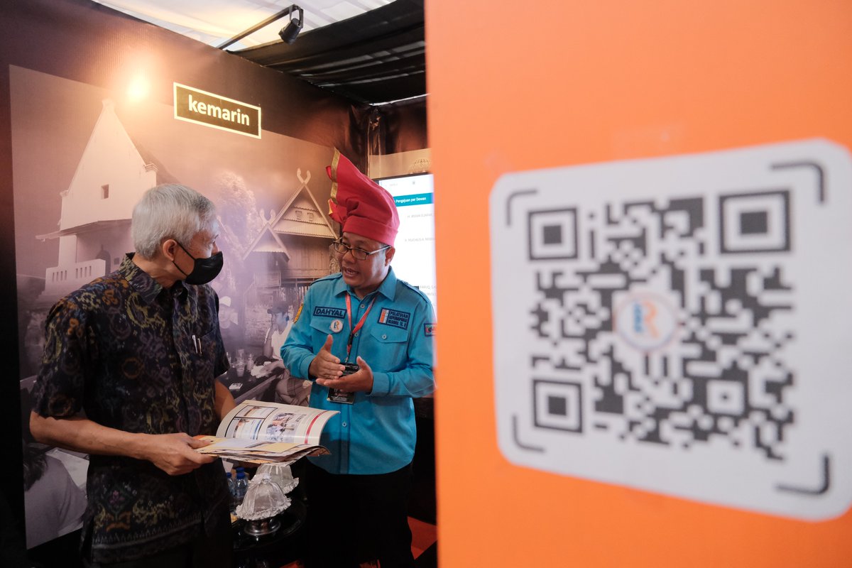 SetwanDPRDMks's tweet photo. Sekwan DPRD Makassar, H. Dahyal mempresentasikan Aplikasi Erota dalam kegiatan Pameran dan Seminar Inovasi Proyek Perubahan PKN II Angkatan X. Rabu, 12/10/2022 di PusLatBang LAN Kota Makassar https://t.co/1Kx4KUq6xg