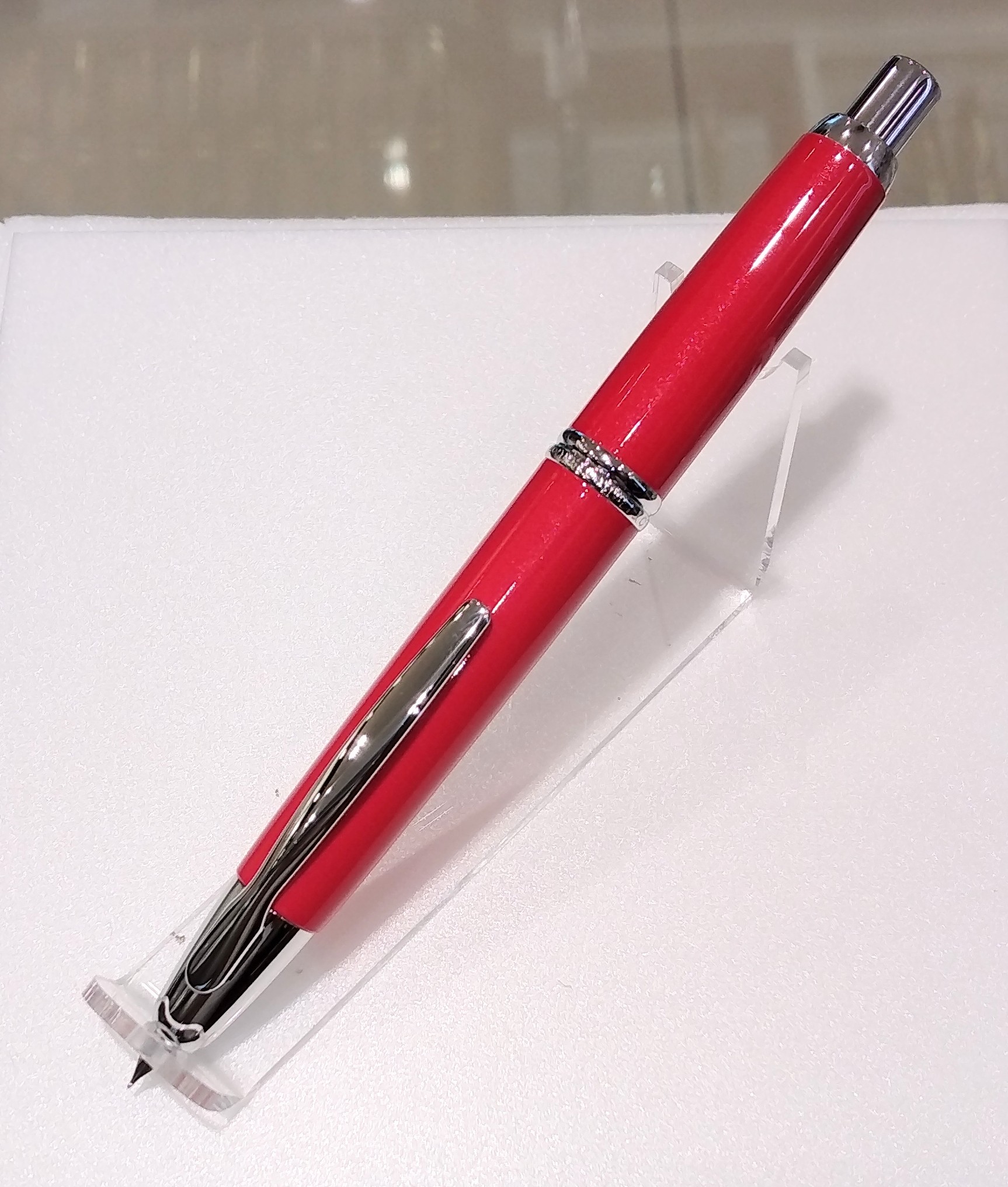 売り出し新作 パイロット　キャップレス 万年筆 2022年限定カラー コーラルレッド 筆記具